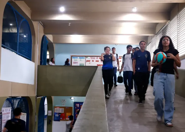 Pé-de-Meia começa a pagar sexta parcela a estudantes nesta segunda