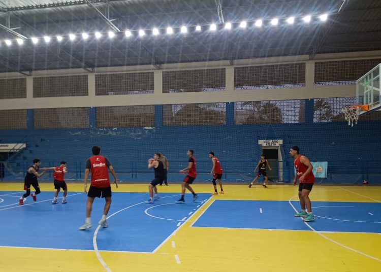 Time de Basquete da NBR se prepara para enfrentar o Passo Zero, no próximo domingo