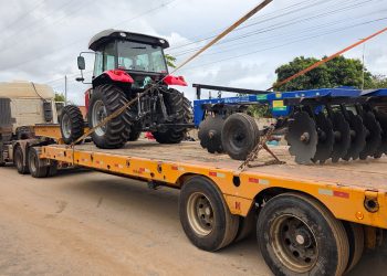 Agricultura entrega trator para auxiliar produção em Campelo e região