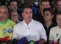 Sem provas, Flávio Bolsonaro diz que eleições no país foram fraudadas