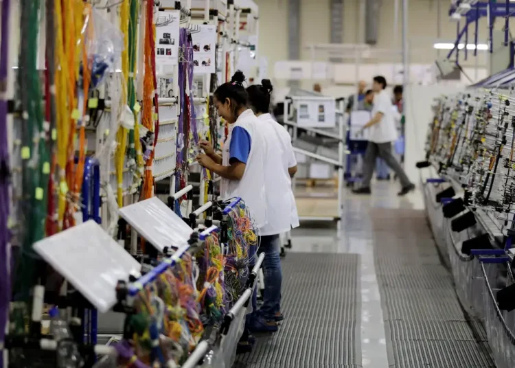 Faturamento da indústria cai 3,5% em agosto, informa CNI