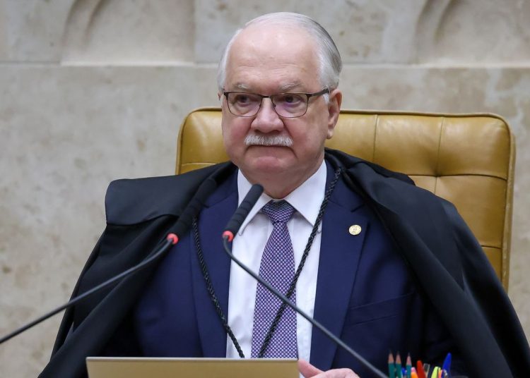 Fachin rejeita afastar Dino de processos contra Flávio Bolsonaro