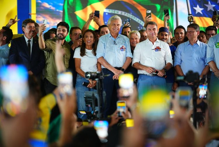 Estudantes fazem ato no Rio de Janeiro em defesa de voto em Lula