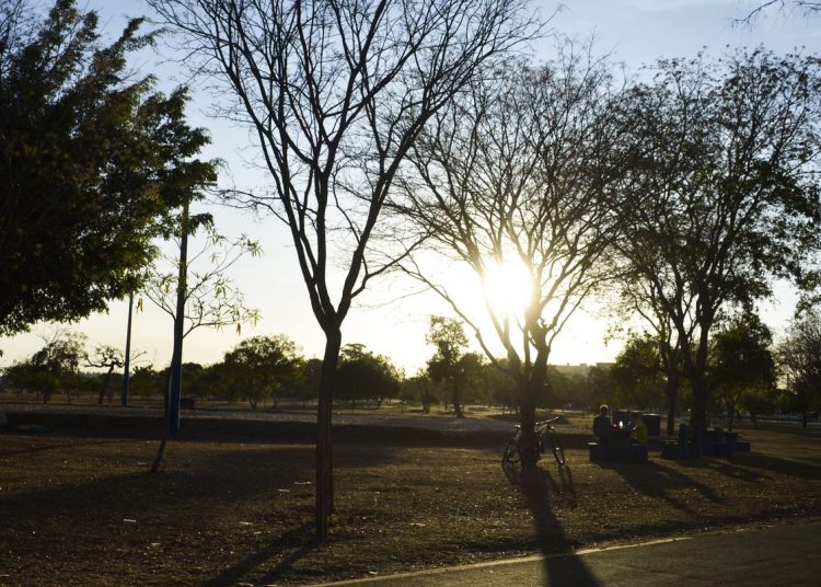 Calor e chuva persistem em grande parte do país