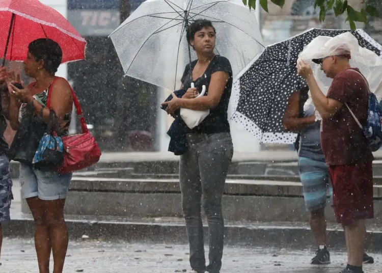 Inmet alerta para chuvas no Norte, Sudeste e Centro-Oeste